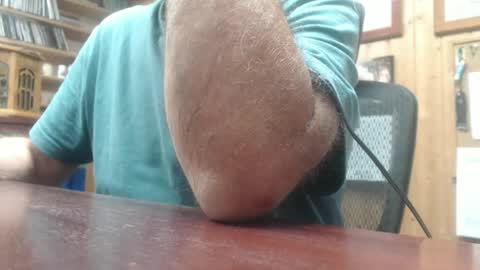 Snapshot of hardbuns chatting on December 2024 07:06:02 AM Brad online show from December 2024 07:06:02 AM