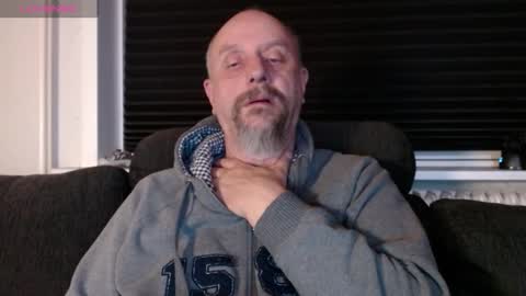 MrLazy online show from November 2025 09:57:02 PM