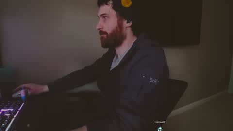 Snapshot of hardswtch chatting on December 2024 01:10:01 PM Tom online show from December 2024 01:10:01 PM