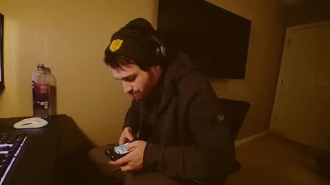 Snapshot of hardswtch chatting on December 2024 12:34:02 AM Tom online show from December 2024 12:34:02 AM