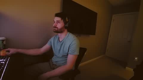 Snapshot of hardswtch chatting on December 2024 10:12:01 PM Tom online show from December 2024 10:12:01 PM