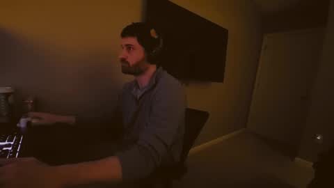 Snapshot of hardswtch chatting on December 2024 02:10:02 AM Tom online show from December 2024 02:10:02 AM