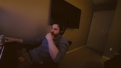 Snapshot of hardswtch chatting on December 2024 12:37:02 AM Tom online show from December 2024 12:37:02 AM