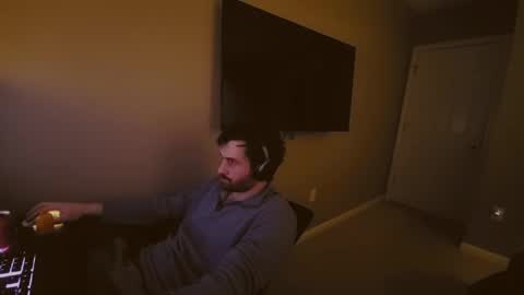 Snapshot of hardswtch chatting on December 2024 03:40:01 AM Tom online show from December 2024 03:40:01 AM