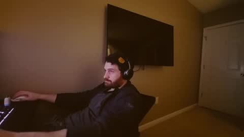 Snapshot of hardswtch chatting on December 2024 12:32:02 AM Tom online show from December 2024 12:32:02 AM