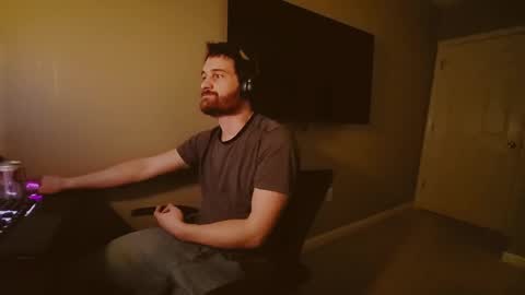 Snapshot of hardswtch chatting on January 2025 03:34:02 AM Tom online show from January 2025 03:34:02 AM