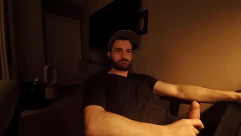 Snapshot of hardswtch chatting on September 2025 07:41:01 AM Tom online show from September 2025 07:41:01 AM