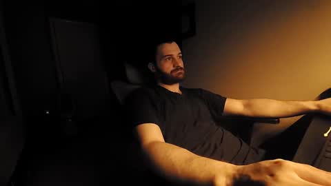 Snapshot of hardswtch chatting on September 2025 12:33:02 AM Tom online show from September 2025 12:33:02 AM