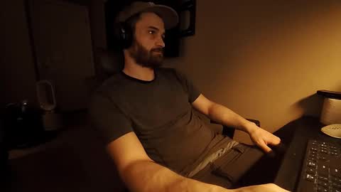 Snapshot of hardswtch chatting on September 2025 08:46:02 AM Tom online show from September 2025 08:46:02 AM