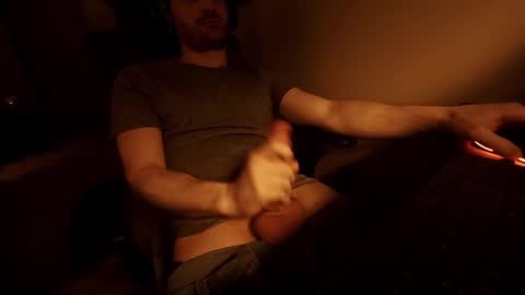 Snapshot of hardswtch chatting on September 2025 05:44:01 AM Tom online show from September 2025 05:44:01 AM