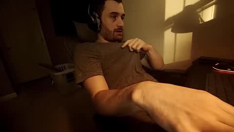 Snapshot of hardswtch chatting on September 2025 11:48:01 AM Tom online show from September 2025 11:48:01 AM