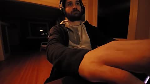 Snapshot of hardswtch chatting on October 2025 12:00:02 PM Tom online show from October 2025 12:00:02 PM