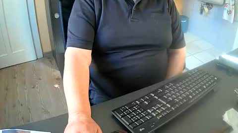 Snapshot of hardy3251 chatting on September 2025 12:18:01 PM hardy3251 online show from September 2025 12:18:01 PM