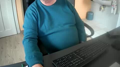 Snapshot of hardy3251 chatting on October 2025 02:47:01 PM hardy3251 online show from October 2025 02:47:01 PM