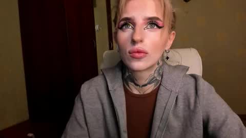 Julia online show from March 2026 04:47:01 AM