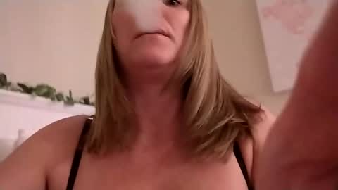 Snapshot of harmony_rose_xoxo chatting on February 2025 05:15:02 AM Harmony online show from February 2025 05:15:02 AM