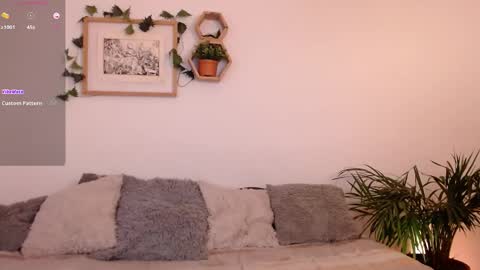 Snapshot of harmonyy01 chatting on December 2024 04:47:01 AM Harmony Please help me to reach 100 thumbs up online show from December 2024 04:47:01 AM