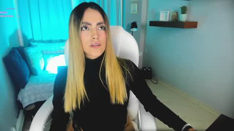 Snapshot of harper_woods chatting on December 2024 05:01:01 PM Harper online show from December 2024 05:01:01 PM