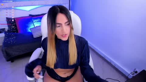 Snapshot of harper_woods chatting on February 2025 08:13:02 PM Harper online show from February 2025 08:13:02 PM