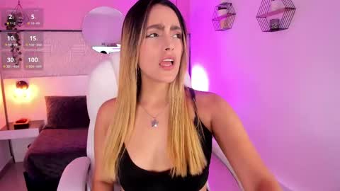 Snapshot of harper_woods chatting on February 2025 08:50:02 PM Harper online show from February 2025 08:50:02 PM