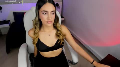 Snapshot of harper_woods chatting on November 2025 02:01:01 PM Harper online show from November 2025 02:01:01 PM