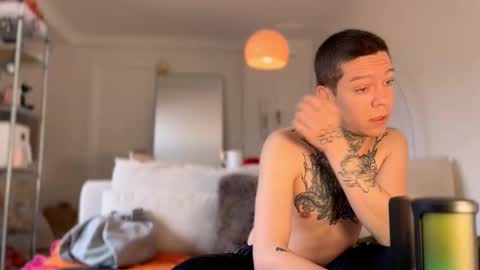 Snapshot of harry_jen chatting on March 2025 09:18:02 AM TAP HERE choise Harry tattoo on chest Jen curls hair online show from March 2025 09:18:02 AM