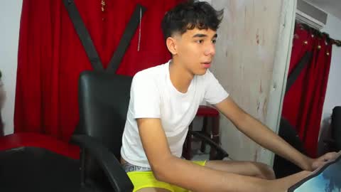 Snapshot of harry_latinboy chatting on December 2024 09:37:01 PM Harry online show from December 2024 09:37:01 PM