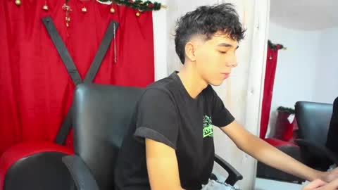 Snapshot of harry_latinboy chatting on December 2024 08:04:01 PM Harry online show from December 2024 08:04:01 PM