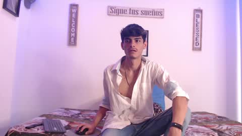 Snapshot of harrythomson1 chatting on January 2025 10:41:01 PM harry thomson online show from January 2025 10:41:01 PM