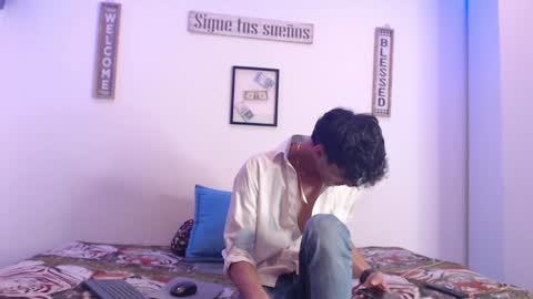 Snapshot of harrythomson1 chatting on January 2025 03:31:01 AM harry thomson online show from January 2025 03:31:01 AM