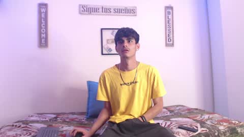 Snapshot of harrythomson1 chatting on January 2025 04:30:02 AM harry thomson online show from January 2025 04:30:02 AM