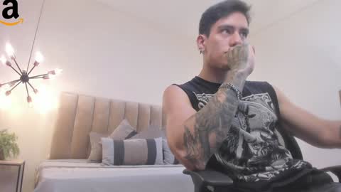 Snapshot of harryy_joness chatting on December 2024 05:23:02 PM Harry Jones online show from December 2024 05:23:02 PM