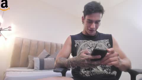 Snapshot of harryy_joness chatting on December 2024 08:28:01 PM Harry Jones online show from December 2024 08:28:01 PM