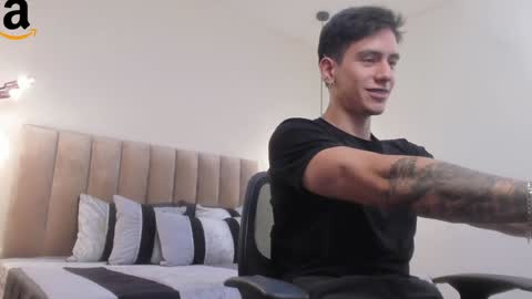 Snapshot of harryy_joness chatting on December 2024 05:30:01 PM Harry Jones online show from December 2024 05:30:01 PM