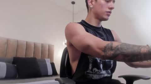 Snapshot of harryy_joness chatting on January 2025 05:18:01 PM Harry Jones online show from January 2025 05:18:01 PM