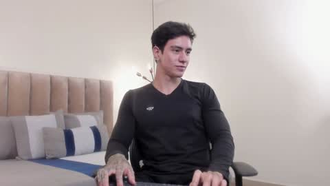 Snapshot of harryy_joness chatting on January 2025 06:07:01 PM Harry Jones online show from January 2025 06:07:01 PM