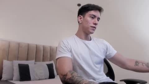 Snapshot of harryy_joness chatting on February 2025 05:25:02 PM Harry Jones online show from February 2025 05:25:02 PM