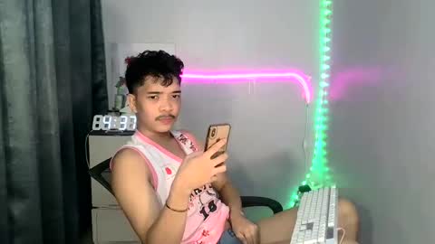 Michael18 online show from March 2025 07:16:02 AM