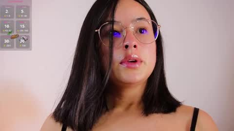 Snapshot of hawaiibliss chatting on May 2026 10:04:01 PM hawaiibliss online show from May 2026 10:04:01 PM