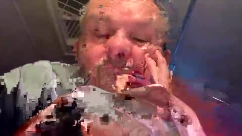 Snapshot of hawks2113 chatting on December 2024 11:31:01 PM hawks2113 online show from December 2024 11:31:01 PM