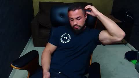 Snapshot of hayeswood chatting on October 2025 04:42:01 AM HayesWood online show from October 2025 04:42:01 AM