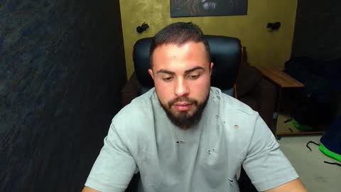 Snapshot of hayeswood chatting on October 2025 05:42:02 AM HayesWood online show from October 2025 05:42:02 AM