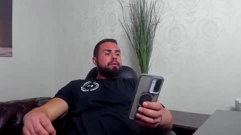 Snapshot of hayeswood chatting on November 2025 06:12:02 AM HayesWood online show from November 2025 06:12:02 AM