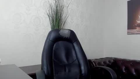 Snapshot of hayeswood chatting on November 2025 06:48:01 AM HayesWood online show from November 2025 06:48:01 AM