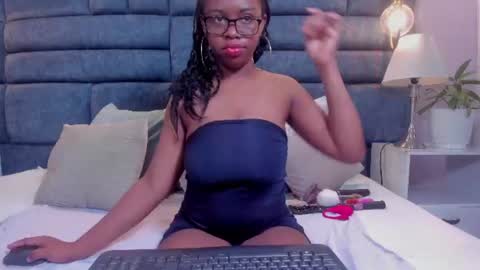 Snapshot of hazel_lanee chatting on June 2026 06:29:02 AM hazel_lanee online show from June 2026 06:29:02 AM