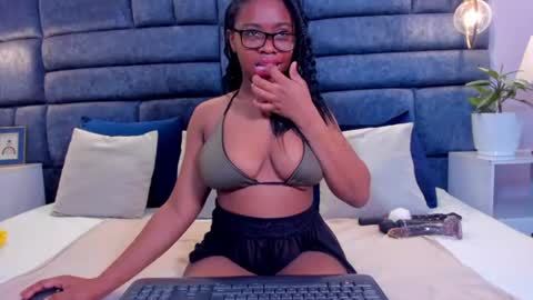 Snapshot of hazel_lanee chatting on July 2026 02:19:02 AM hazel_lanee online show from July 2026 02:19:02 AM