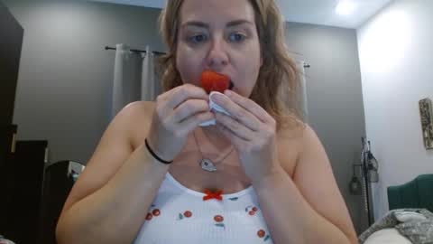 Snapshot of hazel_skye chatting on July 2026 05:30:02 PM Hazel online show from July 2026 05:30:02 PM