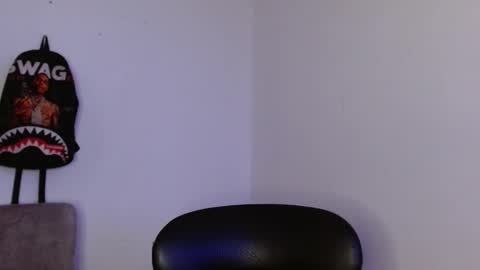 hazlan_420 online show from November 2025 05:01:02 PM