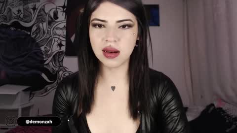 Snapshot of heatherdemonzx_ chatting on January 2025 08:29:01 AM HEATHER DEMONZX Please help me to reach 100 thumbs up online show from January 2025 08:29:01 AM