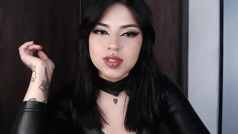 Snapshot of heatherdemonzx_ chatting on October 2025 10:18:02 PM HEATHER DEMONZX Please help me to reach 100 thumbs up online show from October 2025 10:18:02 PM